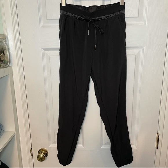 LULULEMON &go On The Go Jogger Black Trouser Joggers 4 - Picture 2 of 8
